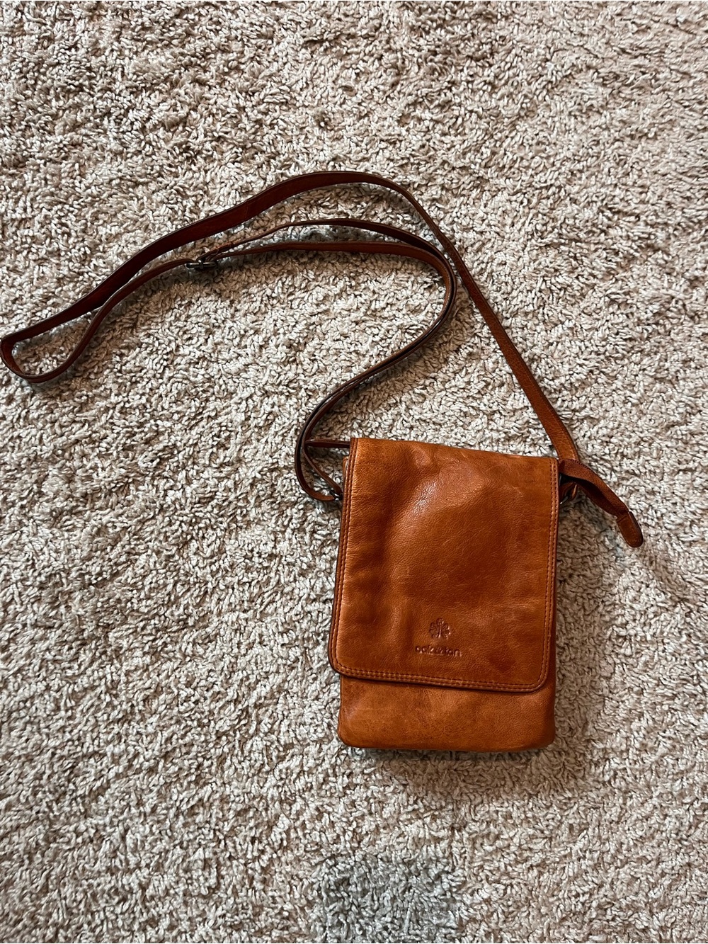 Oak and Tan Compact Tan Leather Messenger Crossbody Bag